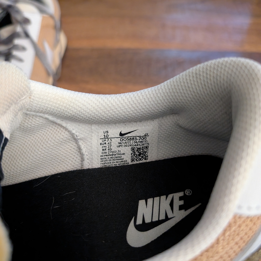 Nike Tan and Gold Sneakers - Picture 3 of 6